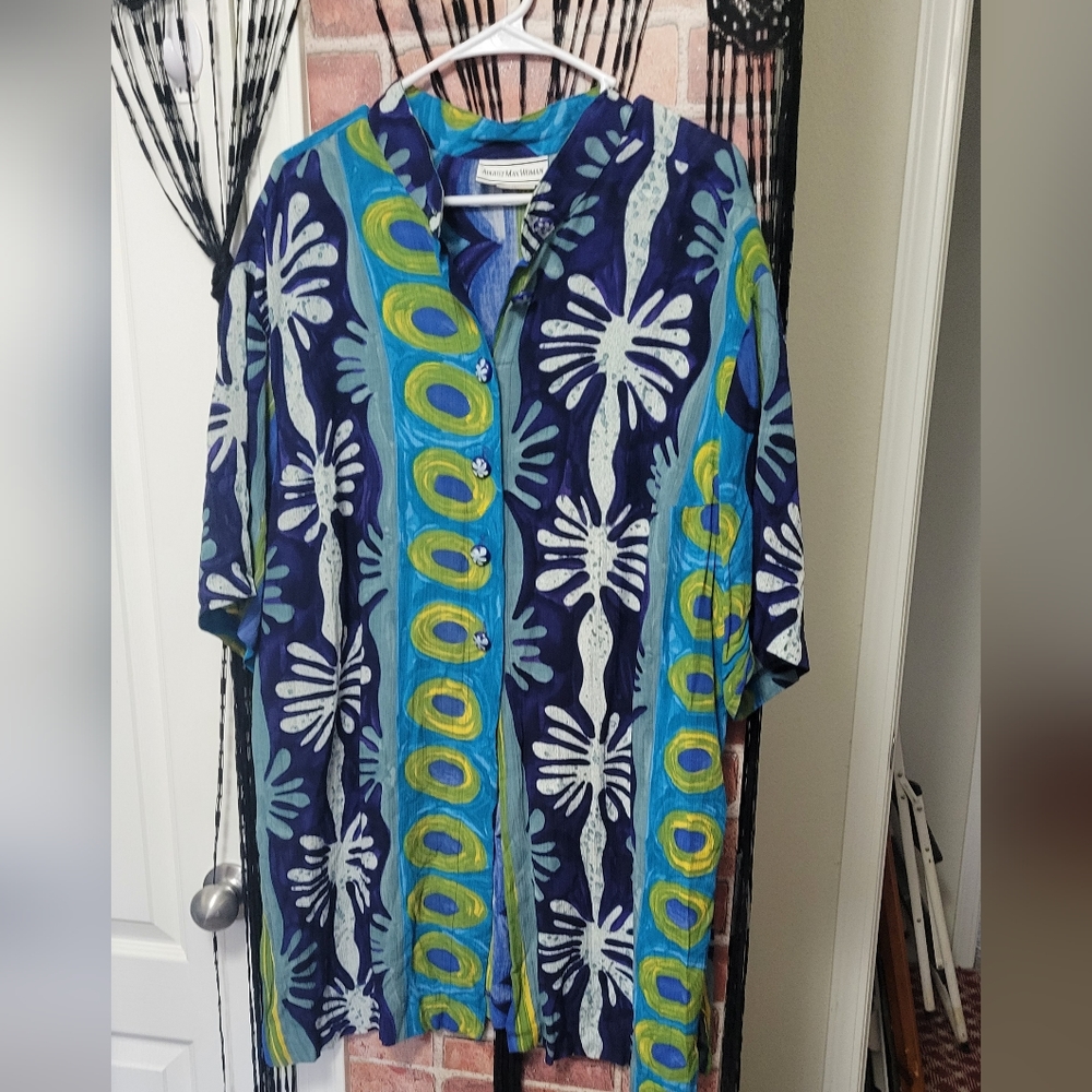 August Max Woman size 2X. Shirt/tunic
